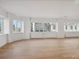 Moderne kontor i starten af Vesterbrogade. - 4