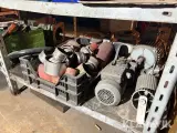 Blandet lot el-motorer, rørsamlere, plastkæder, beslag. - 2