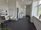 Pæn lejlighed til kontor eller klinik - 3