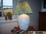 Stor lampe med skærm