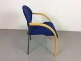 Konferencestole i blå uld polstret sæde/ryg, med bøge armlæn - 3