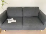 2-personers sofa , mørkegrå stof