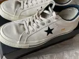 Converse sko - special udgave Dover street market