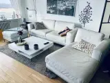 Hvid lædersofa med chaiselong