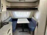 2017 - Hobby De Luxe 495 WFB   Dejlig vogn med stort toiletrum med brusekabine fra Hinshøj Caravan A/S - 3