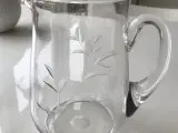 Kande i glas med slibninger 