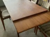 Teaktræsbord m 6 stole