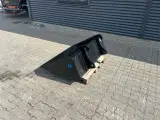 - - - Svensker skovl til minilæsser - 2