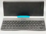 ⭐️· Logitech iPad Keyboard - 2