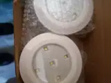 Wireless LED puck lights