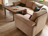 Hjørne sofa med massiv egetræ sofabord