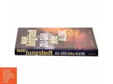 Du går ikke alene : kriminalroman af Mari Jungstedt (Bog) - 2