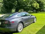 Tesla Model S - 3