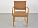 Heinrich roepstorff lænestol med brunt polster og træstel