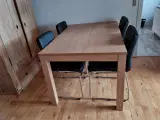 Spisebord med 4 stole og 1 tillægsplade