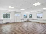 315m²  oplagt til kontor eller showroom/ lager - 3