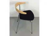 Efg bondo konferencestol med sort polstret sæde, grå stel, bøge ryglæn med lille armlæn - 2