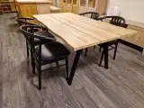 Nyt plankebord med 4 nye stole. - 4