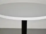 Højt cafébord med hvid plade på sort fod - 3