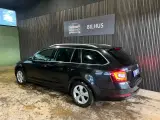 Skoda Octavia 2,0 TDi 150 Style Combi DSG - 4