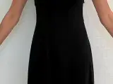 Kort sort kjole str. XS
