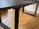 Spisebord med indbygget plader