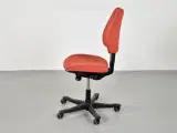 Kinnarps 8000 kontorstol i rød med sort stel - 2