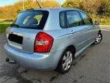 Kia Cerato 1,6 LX - 3