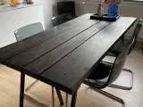 Spisebord med stole