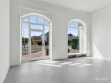 73 m² chamerende lejemål med flot lysindfald. - 2