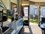 Fastlægger campingvogn Wilk med Isabella Villa til - 3