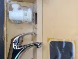 Blandingsbatteri til håndvask med keramisk lukke