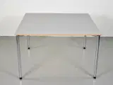 Randers radius kantinebord med grå plade og krom stel - 4