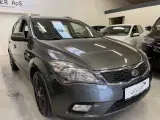 Kia Ceed 1,6 CRDi 115 Exclusive Fashion SW - 2