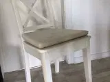 Solid hvid stol
