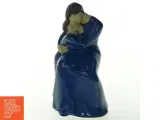 Keramikfigur af to omfavnende personer fra JIE (str. 19 cm) - 2