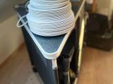 Hjørnereol + loftlampe og pvc tallerkener