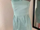 Flot turkis/lyseblå kjole