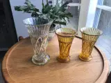 "Skjold"-vaser i ravgul og klar glas, Holmegaard