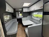 Fast ligger dethleffs campingvogn på Jambo - 5