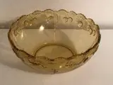 Ravfarvet / gylden gammel glasskål