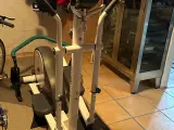 Cross trainer 