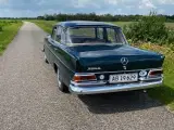 Veteran bil Mercedes-Benz 200 D w110 - 3