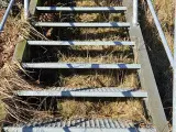Stabil galvaniseret trappe. - 2