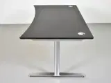 Hæve-/sænkebord med sort linoleumsplade med lang mavebue, 180 cm. - 2