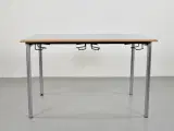 Randers radius kantinebord med grå plade og stoleophæng - 120cm - 3