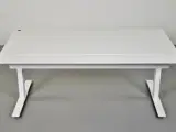 Hæve-/sænkebord med hvid plade og hvidt stel, 160 cm. - 3
