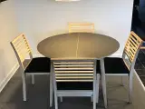Spisebord i egetræ fra Haslev