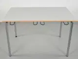 Randers radius kantinebord med grå plade og stoleophæng - 120cm - 2