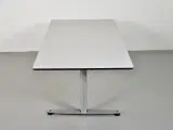 Hæve-/sænkebord med lysegrå laminat og faset sort kant, 180 cm. - 4